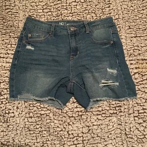 No Boundaries Women’s ripped jean shorts size 5